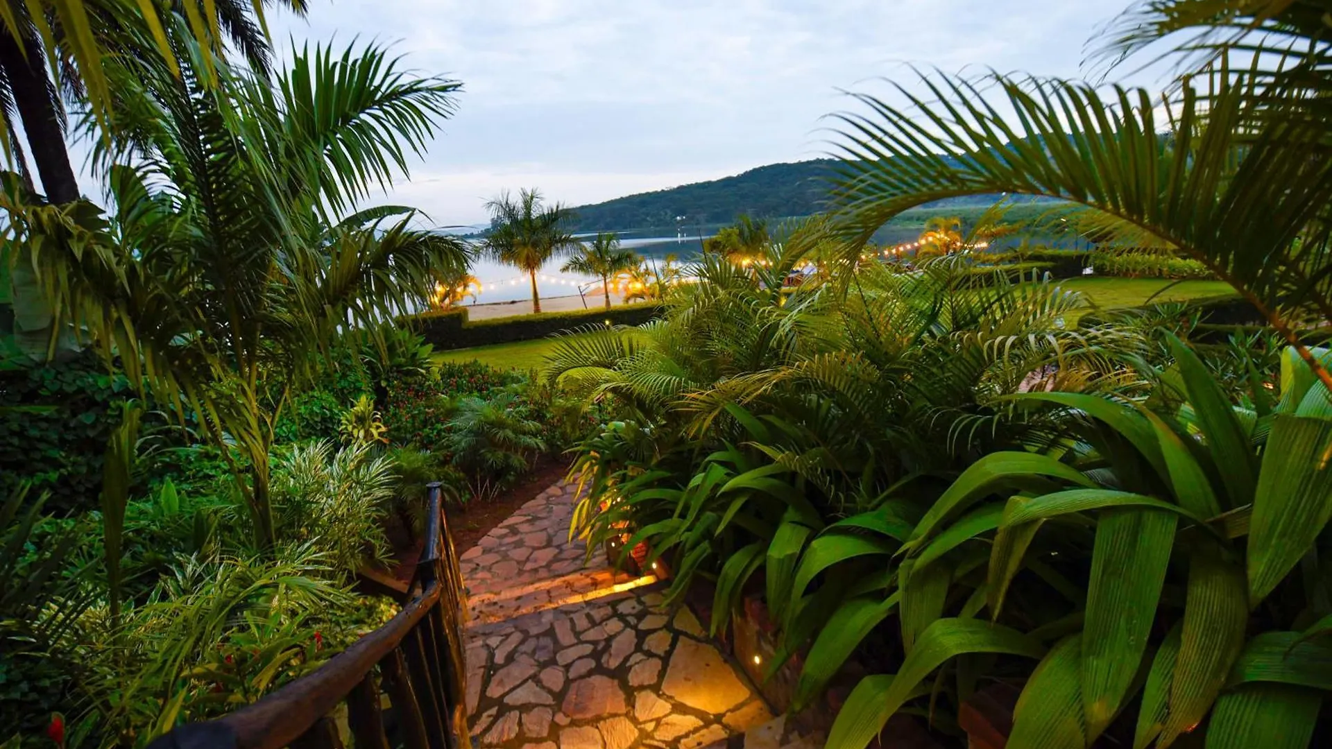 Divine Resort & Spa Kampala 4*,